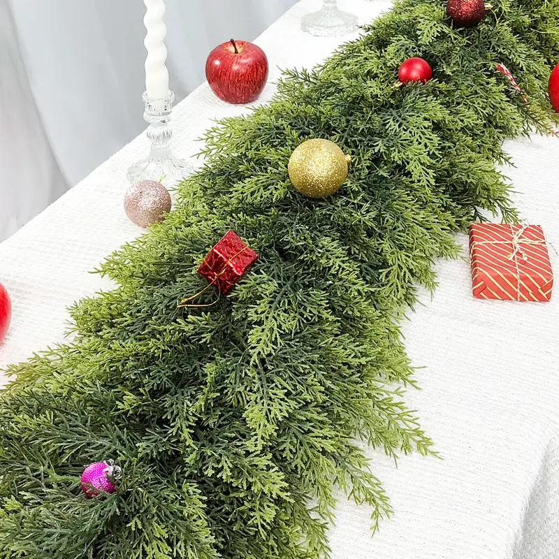 🎄🎅 Artificial Cedar Garland 🇬🇧 Green Pine Garland for Table, Mantel, Wall – Perfect for Indoor & Outdoor Christmas Decorations